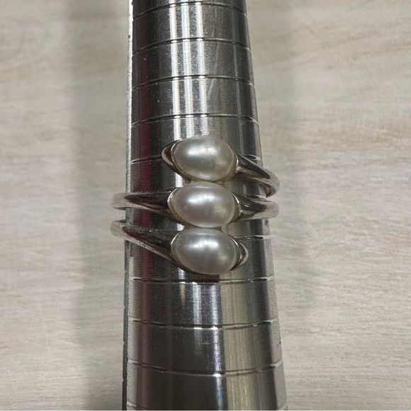 Vertical Three Row Sterling Silver Pearl Ring - Picture 3 of 4